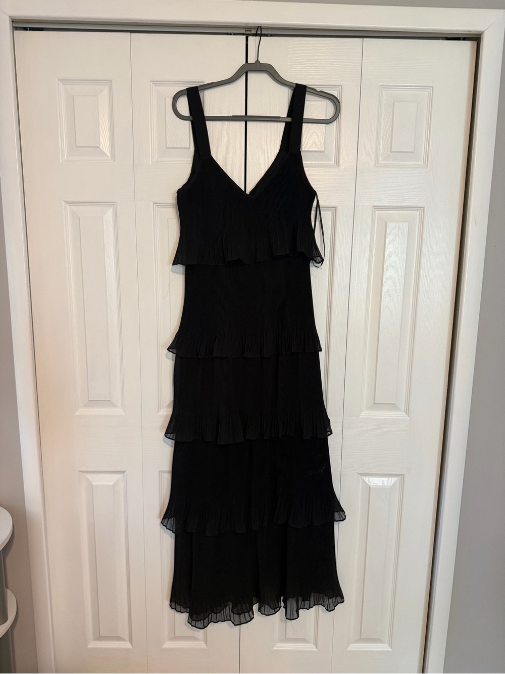 Lulu’s Elegant Nature Black Pleated Sleeveless Tiered Maxi Dress
